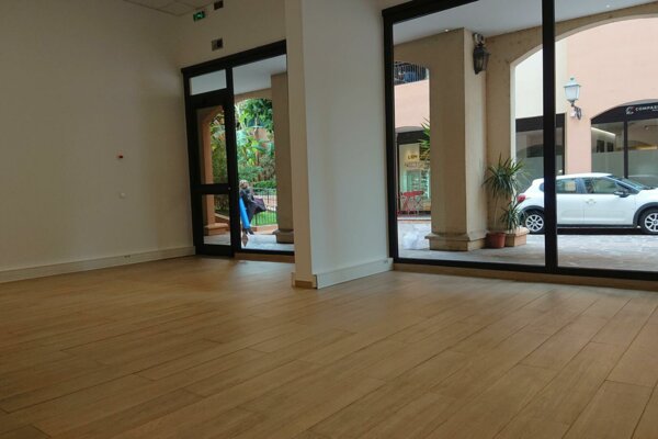 Ufficio in affitto con vetrina in perfette condizioni - Botticelli