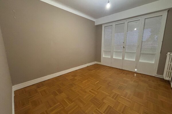 BRIGHT TWO-ROOM APARTMENT - EDEN PARK