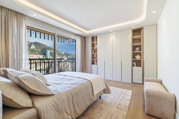 TRILOCALE – MILLEFIORI – COMPLETAMENTE RISTRUTTURATO – VISTA MARE