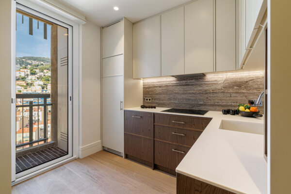 TRILOCALE – MILLEFIORI – COMPLETAMENTE RISTRUTTURATO – VISTA MARE