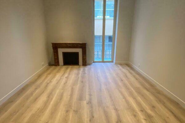 BEL APPARTEMENT 4 PIECES ENTIEREMENT RENOVE