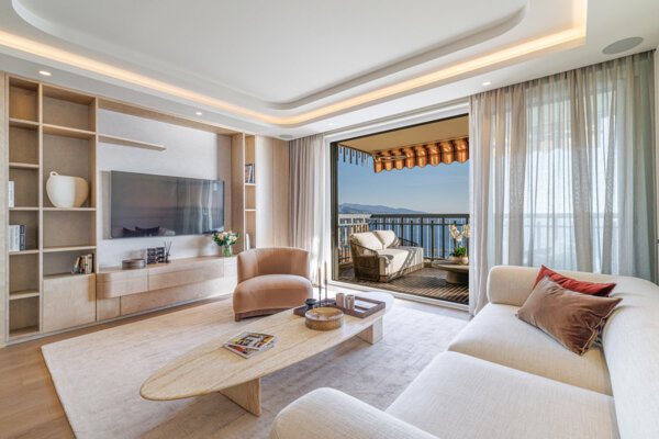 TRILOCALE – MILLEFIORI – COMPLETAMENTE RISTRUTTURATO – VISTA MARE