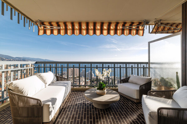 TRILOCALE – MILLEFIORI – COMPLETAMENTE RISTRUTTURATO – VISTA MARE