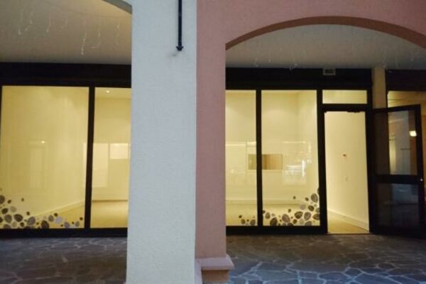 Ufficio in affitto con vetrina in perfette condizioni - Botticelli