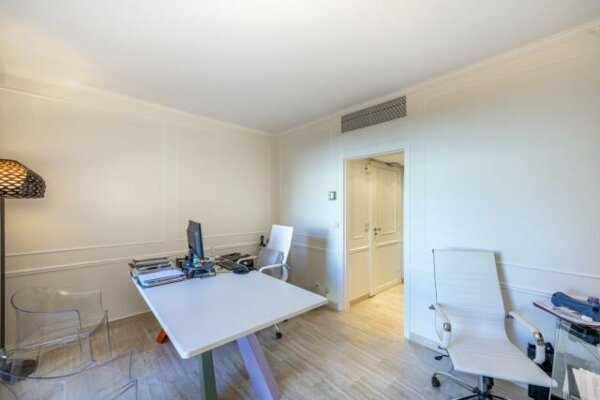 Magnifique studio rénové à usage mixte - Le Montaigne