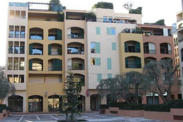 Ufficio in affitto con vetrina in perfette condizioni - Botticelli