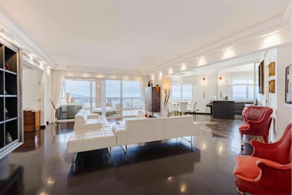 SPACIEUX 5 PIECES - PARC SAINT ROMAN - VUE MER