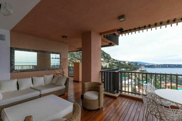 SPACIEUX 5 PIECES - PARC SAINT ROMAN - VUE MER