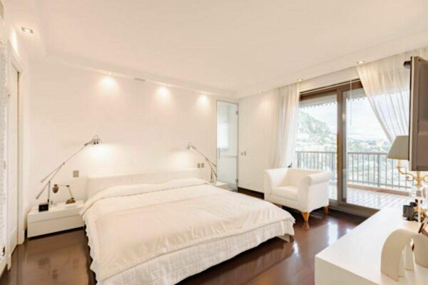 SPACIEUX 5 PIECES - PARC SAINT ROMAN - VUE MER