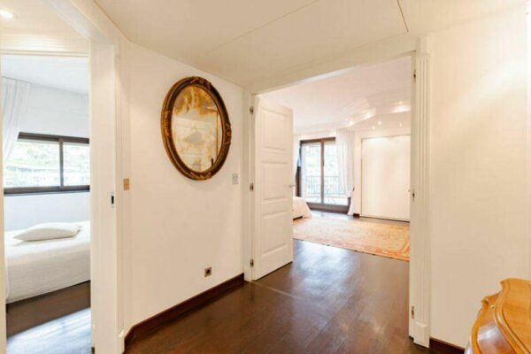 SPACIOUS 5 ROOMS - PARC SAINT ROMAN - SEA VIEW