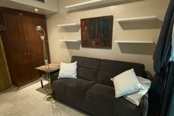 Fully renovated and furnished studio - Beverly Palace - Private enclosed garden