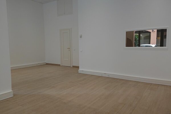 Ufficio in affitto con vetrina in perfette condizioni - Botticelli