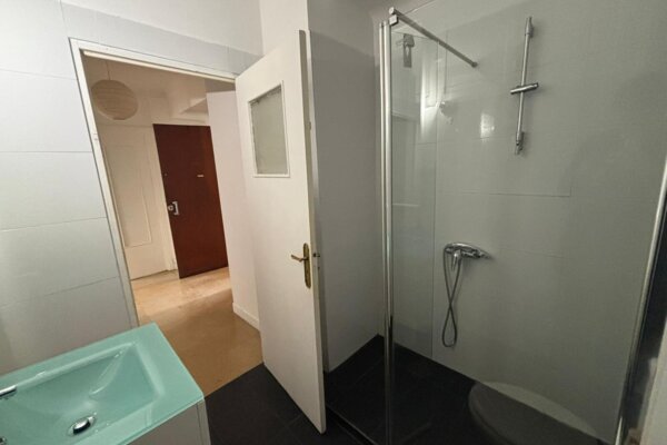 BRIGHT TWO-ROOM APARTMENT - EDEN PARK