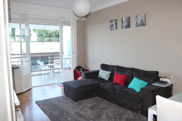 BRIGHT TWO-ROOM APARTMENT - EDEN PARK