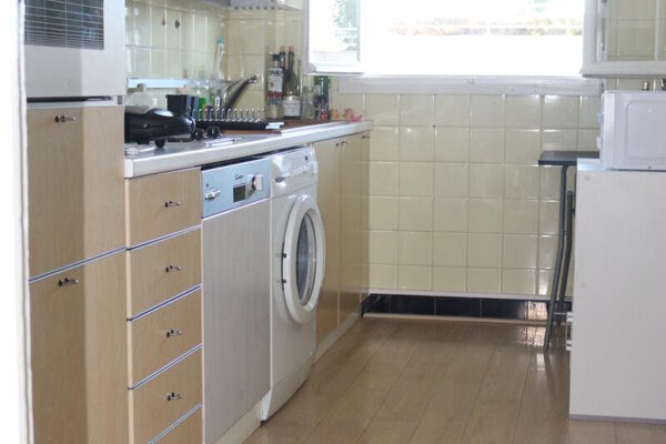 BRIGHT TWO-ROOM APARTMENT - EDEN PARK