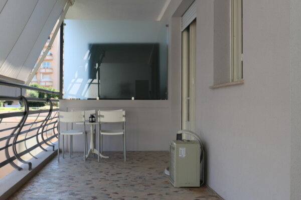 BRIGHT TWO-ROOM APARTMENT - EDEN PARK