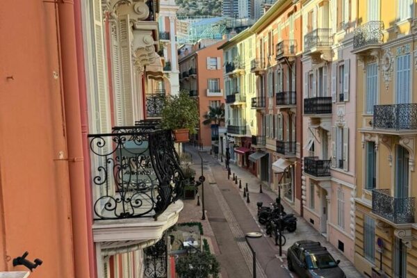 Très beau 4 pièces - Dernier étage - Charmant immeuble de la Rue de Millo