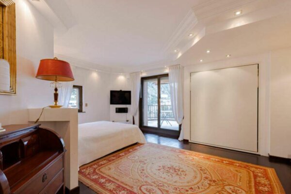 SPACIEUX 5 PIECES - PARC SAINT ROMAN - VUE MER