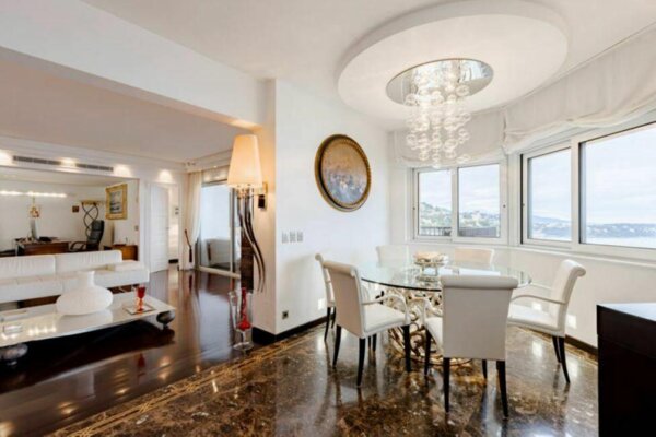 SPACIEUX 5 PIECES - PARC SAINT ROMAN - VUE MER